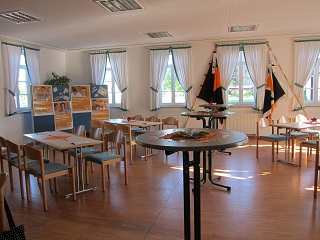 Foto vom festlich geschm&uuml;ckten Festsaal